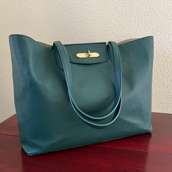 Talbots Handbags - TALBOTS Skendell Leather Tote